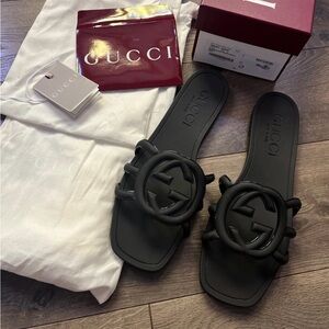 GUCCI 1 / 6  
WOMEN'S INTERLOCKING G SLIDE SANDAL SIZE 42